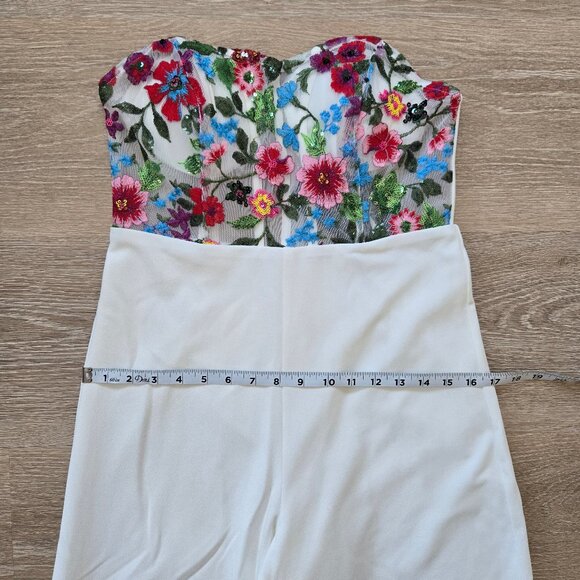 Remarkable Energy White Floral Embroidered Strapless Jumpsuit M New With Tags - Picture 12 of 17